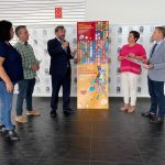 Comercio inicia una campaña para incentivar las ventas con el regalo de marcapáginas con imágenes de los 45 municipios.