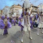 Torre Pacheco disfrutó de un desfile de Carnaval con más de 30 comparsas que llenaron las calles de música y color. 