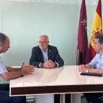 El Alcalde de Torre Pacheco, Pedro Ángel recibe al actual Coronel Director de la AGA, Pascual Soria y al que será su sucesor, el Coronel Luis Felipe González Asenjo.